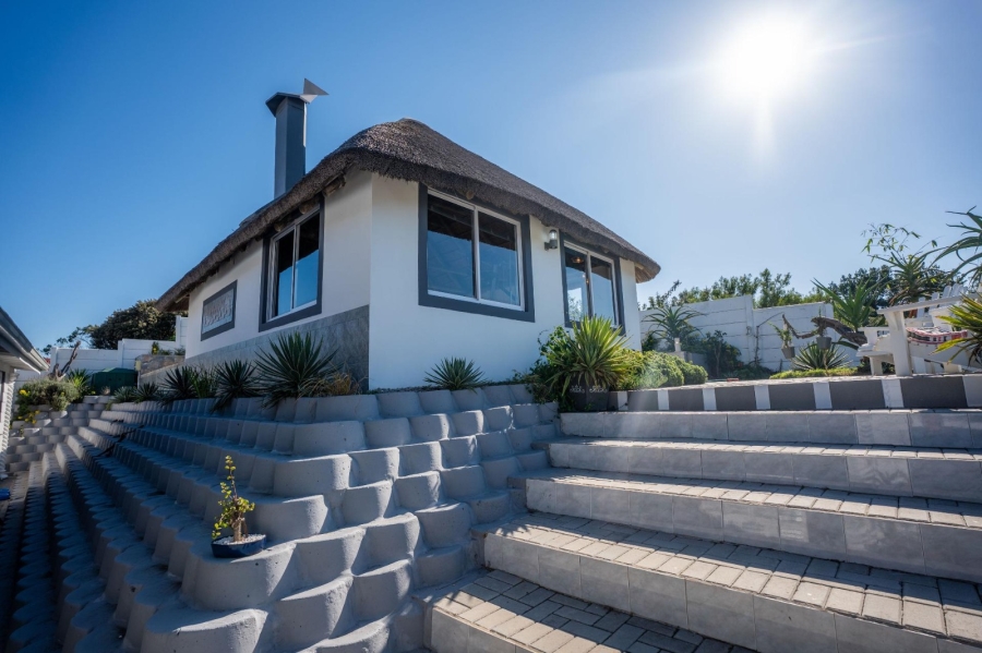 4 Bedroom Property for Sale in Cannon Rocks Eastern Cape